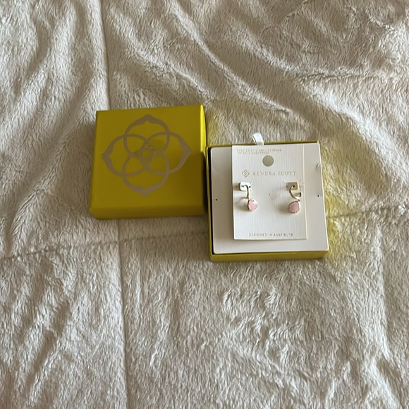 Kendra Scott Jewelry - NWT Gold and Pink Kendra Scott Water Drop Earrings